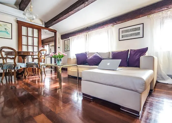 Attic Behind St. Mark's Square Wenecja