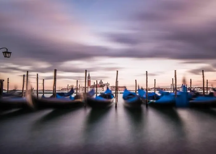 Attic Behind St. Mark's Square * Wenecja