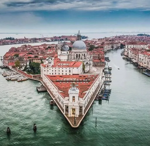 Apartament Attic Behind St. Mark's Square Wenecja