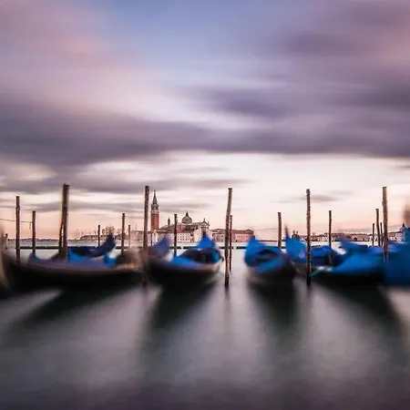 Attic Behind St. Mark's Square * Venise