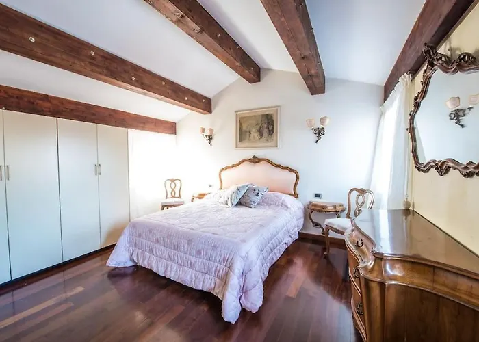 Attic Behind St. Mark's Square ヴェネツィア