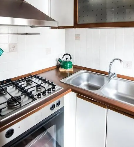 Attic Behind St. Mark's Square アパート ヴェネツィア