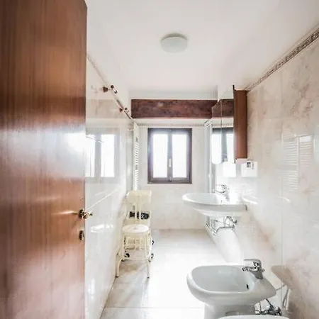 아파트 Attic Behind St. Mark's Square